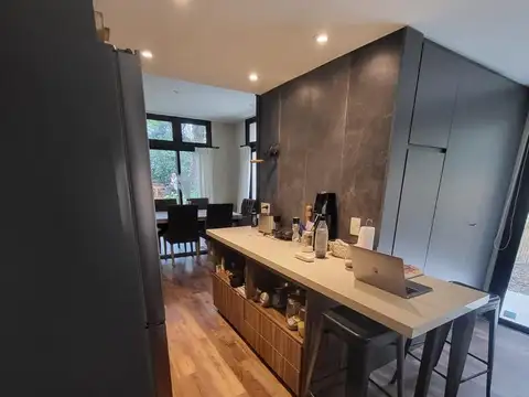 Casa en Venta con 4 cocheras