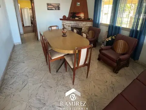Casa 4 ambientes con 2 baños