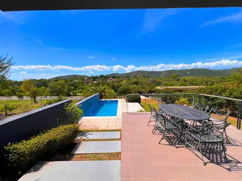 Casa 5 ambientes con 3 baños