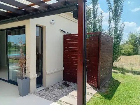 VENTA CASA 4 DORMITORIOS SALIDA A LA LAGUNA SAN SEBASTIAN PILAR OPORTUNIDAD DE INVERSION