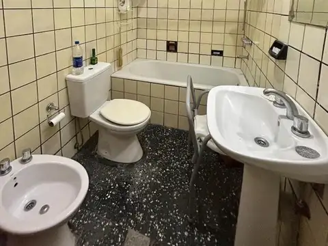 Casa en lote propio - Para 2 familias - Liniers