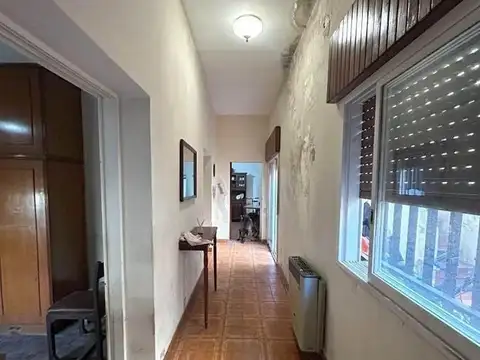 Casa en lote propio - Para 2 familias - Liniers