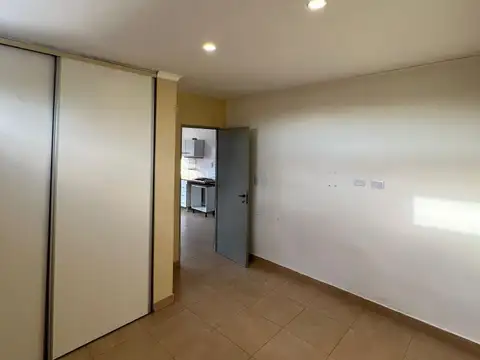 Depto Tipo Casa en Alquiler en Jose Leon Suarez, $ 420.000