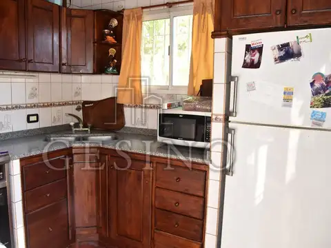 Casa 6 ambientes con 2 baños