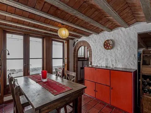 Venta PH pasillo, 3 amb + escritorio, patio. Bajas expensas. Belgrano.