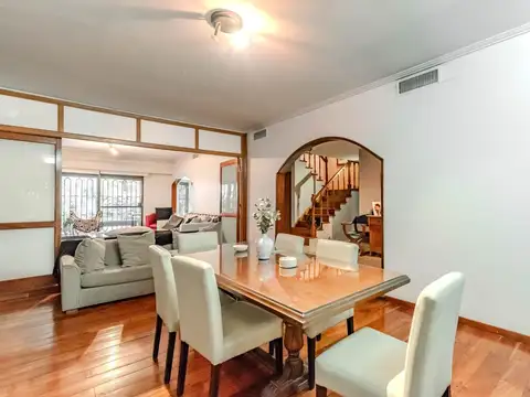 Casa 7 ambientes con 8 baños