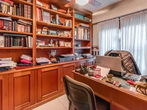Casa en Venta con 4 cocheras