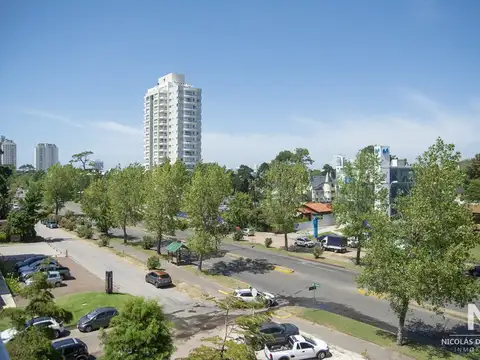 Departamento en venta de 2 dormitorios, proximo al Shopping.