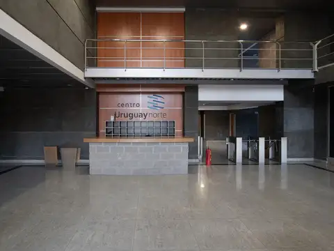 Oficina 5 ambientes con 2 baños