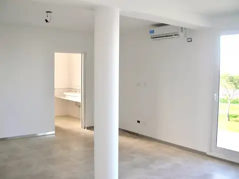 Casa 5 ambientes con 4 baños