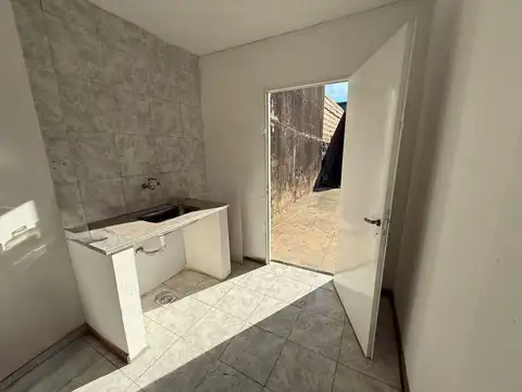 Local en Alquiler en San Nicolas De Los Arroyos, $ 450.000