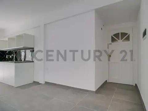 Ph de un dormitorio mas escritorio o dos dormitorios en venta en La Plata zona Plaza Malvinas