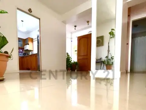 Casa 7 ambientes con 3 baños