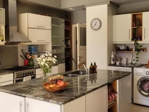 Casa en Venta en Castelar, USD 390.000