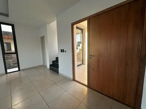 Casa 4 ambientes con 3 baños