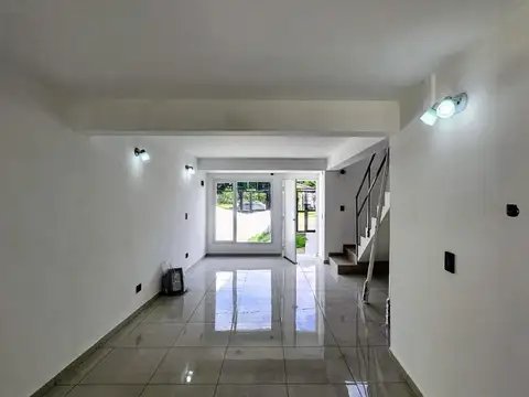 Casa 7 ambientes con 1 baño