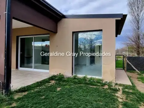 Casa de 3 dormitorios en venta en  barrio privado Finca Costa Serena, Plottier