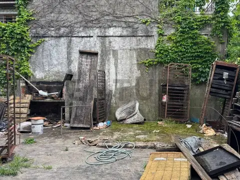 493 entre Belgrano y 23 , Piso 0