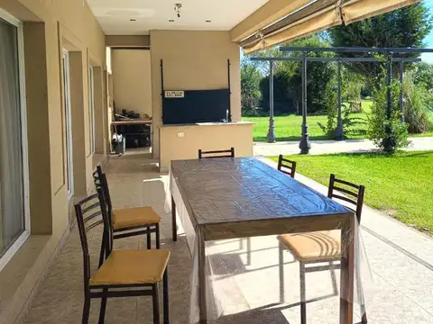 Casa 5 ambientes con 3 baños