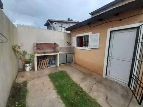 Casa 3 ambientes con 2 baños