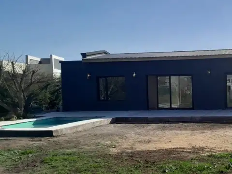 Venta Casa de estilo unico en Medal Pilar -
