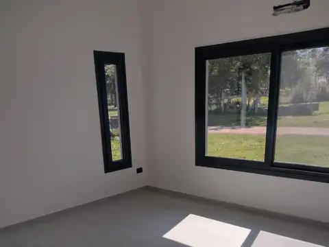 HERMOSA  CASA NUEVA DE CAMPO EN BARRIO SANTA IRENE