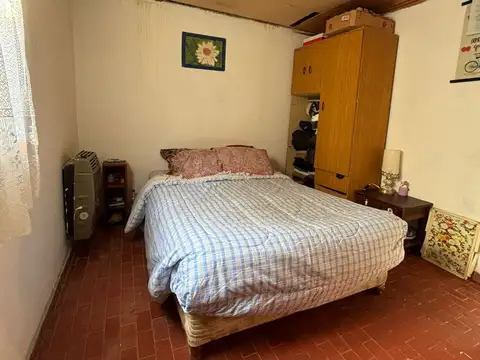 EN VENTA CASA +DEPTO  CALLE ALEM