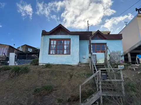 EN VENTA CASA +DEPTO  CALLE ALEM