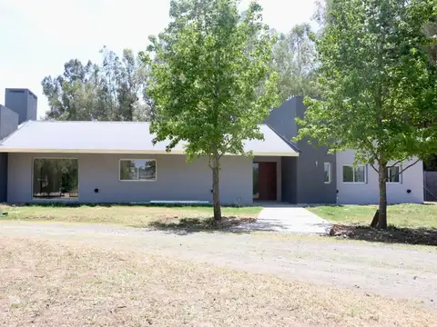 VENTA DE CASA EN BARRIO CERRADO EN CARMEN DE ARECO