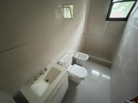Casa 2 ambientes con 1 baño
