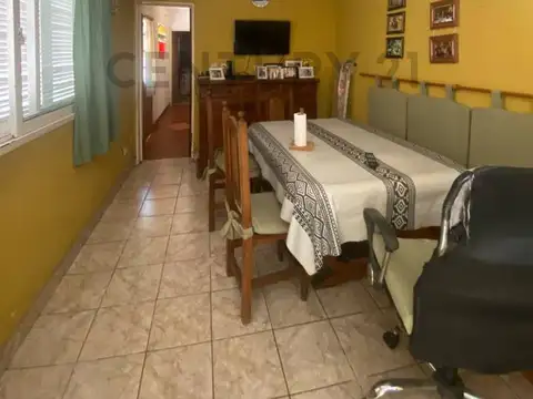 Casa 6 ambientes con 3 baños