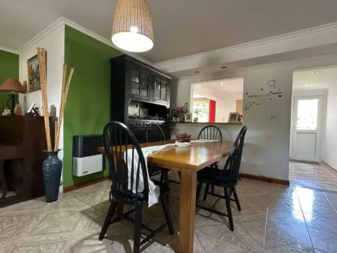 Casa 5 ambientes con 2 baños