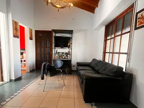 Casa en Venta en Isidro Casanova, USD 68.000