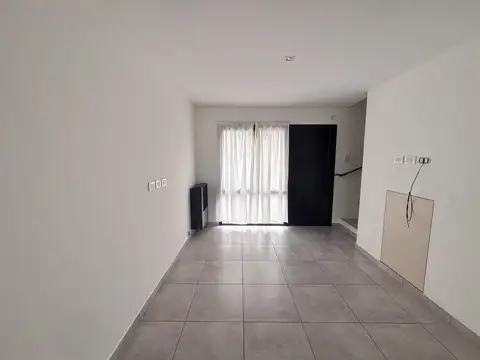 Duplex en Alquiler en Villa Elisa [Cod: 631]