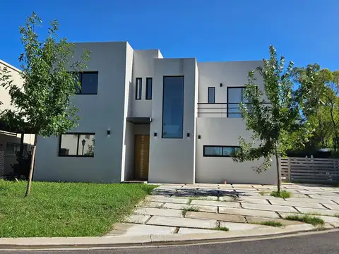 Casa  en Venta ubicado en Santa Lucia, Pilar del Este, Pilar