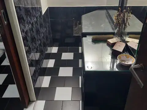 Depto Tipo Casa en Venta en Valentin Alsina, USD 160.000