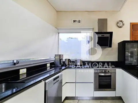 De los Alamos esquina De La Deriva 1100