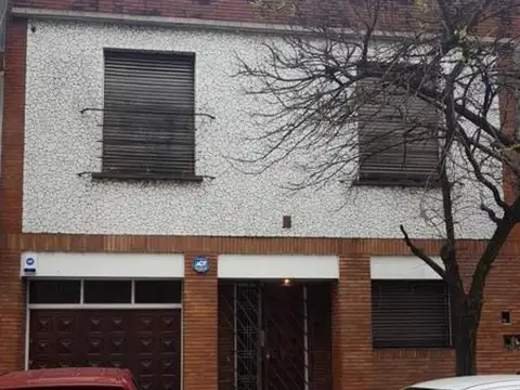 Isabel la Católica e/ Pasaje Rio Cuarto y General Iriarte