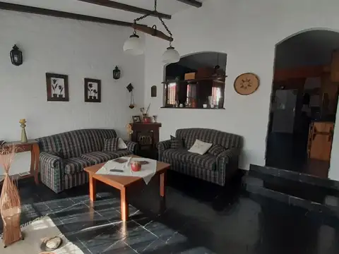 Casa en Venta en Rafael Calzada, USD 280.000