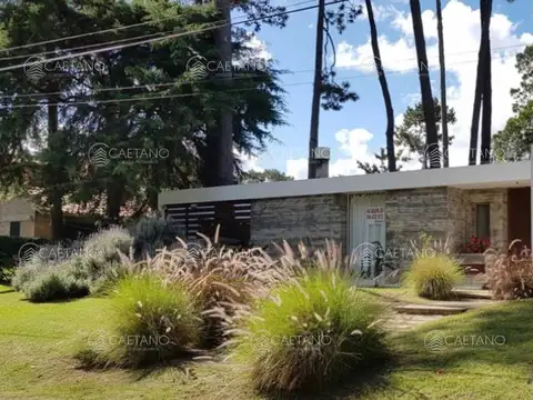 La casa en barrio muy privilegiado por su tranquilidad