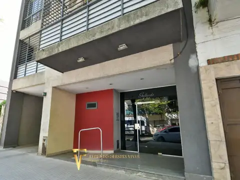 DEPARTAMENTO. DOS AMBIENTES. VESTIDOR. BALCÓN. COCHERA. APTO CRÉDITO. VERSALLES.