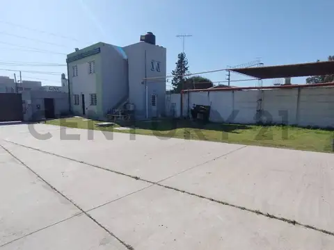 Importante propiedad comercial sobre Av.149 Los Hornos