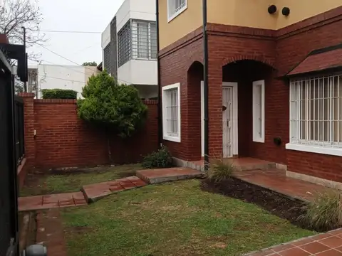 Casa En Venta En Garín Con Jardín Y Parrilla