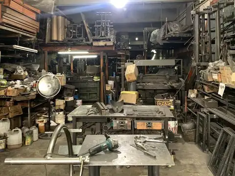 Galpon en Venta 47  mts Fondo