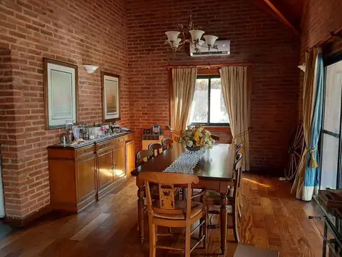 Casa 5 ambientes con 2 baños