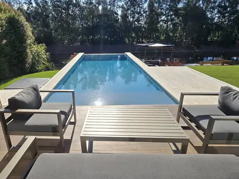 Casa en Venta con 2 cocheras