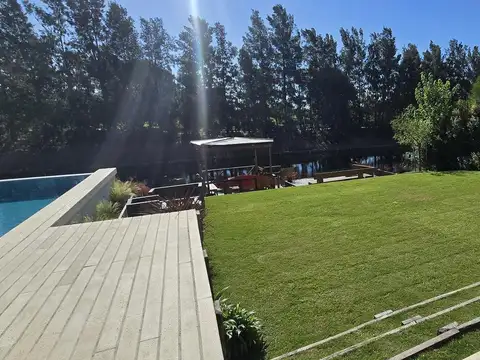 Casa 9 ambientes con 8 baños