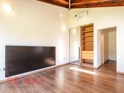 VENTA CASA 4 AMB PILETA EN VILLA LUZURIAGA PERMUTA