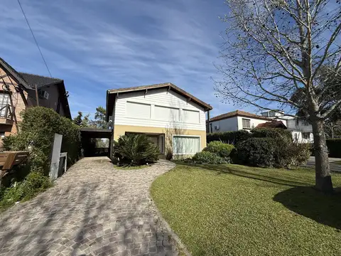 Casa en Venta con 3 cocheras