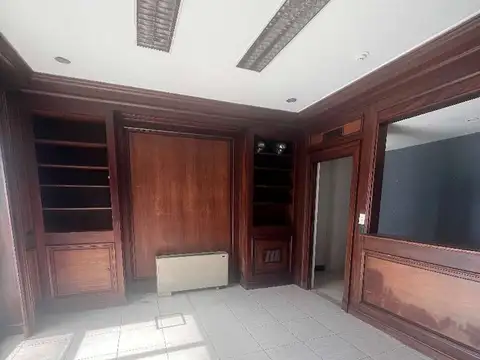 Oficina en Alquiler con 1 cochera